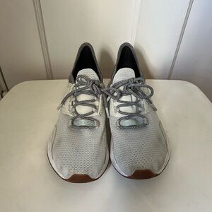 New Balance Fresh Foam Roav mint and grey running shoes